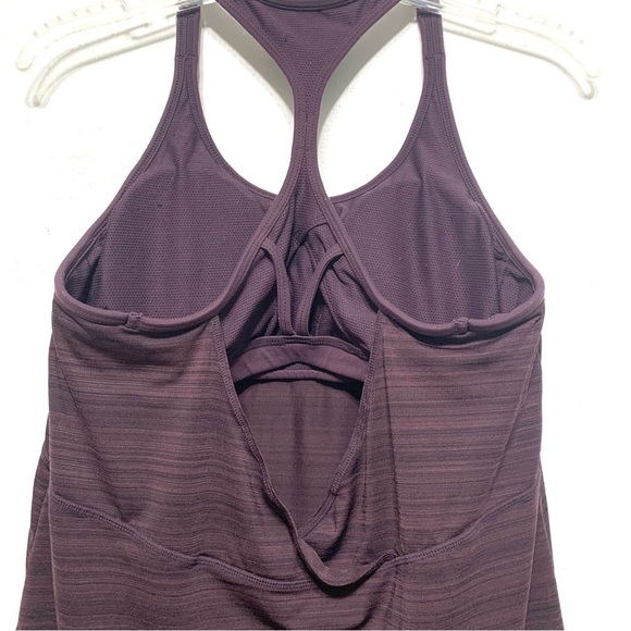 Athleta Swift Reach & Restore Tank Top Purple Scoop Neck Shelf Bra size Medium - Picture 9 of 9